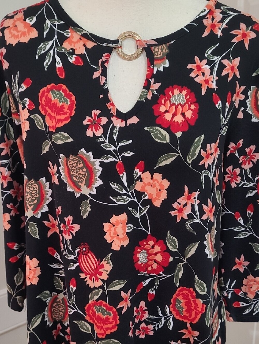 Misia Black Floral Keyhole Tunic Top - Red & Peach Flowers - Size M - Picture 2 of 7